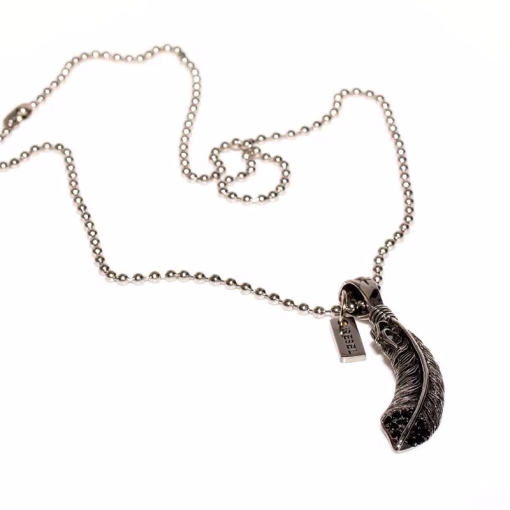 veer hanger en collier